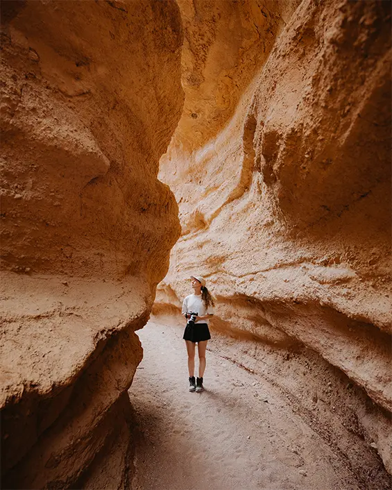 Wandelen in een canyon in Kirgizië